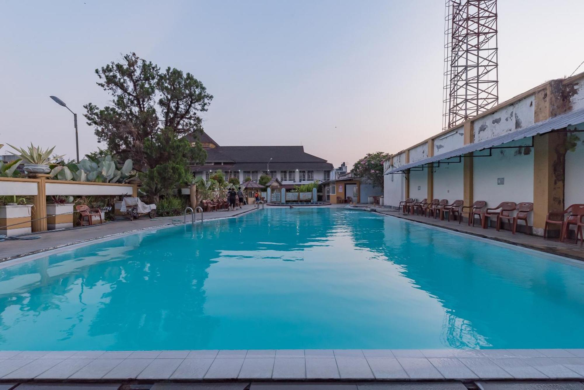 Urbanview Hotel Crown Tasikmalaya By Reddoorz Exteriér fotografie
