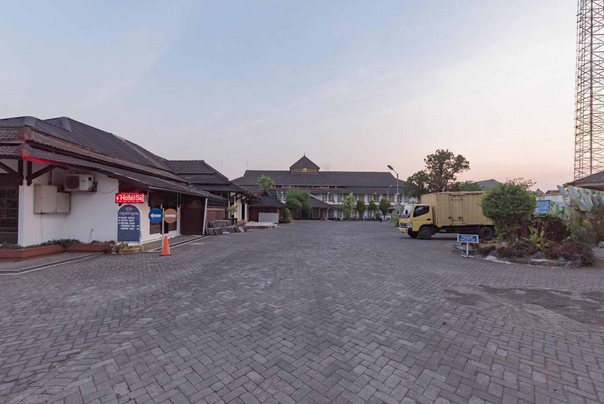 Urbanview Hotel Crown Tasikmalaya By Reddoorz Exteriér fotografie