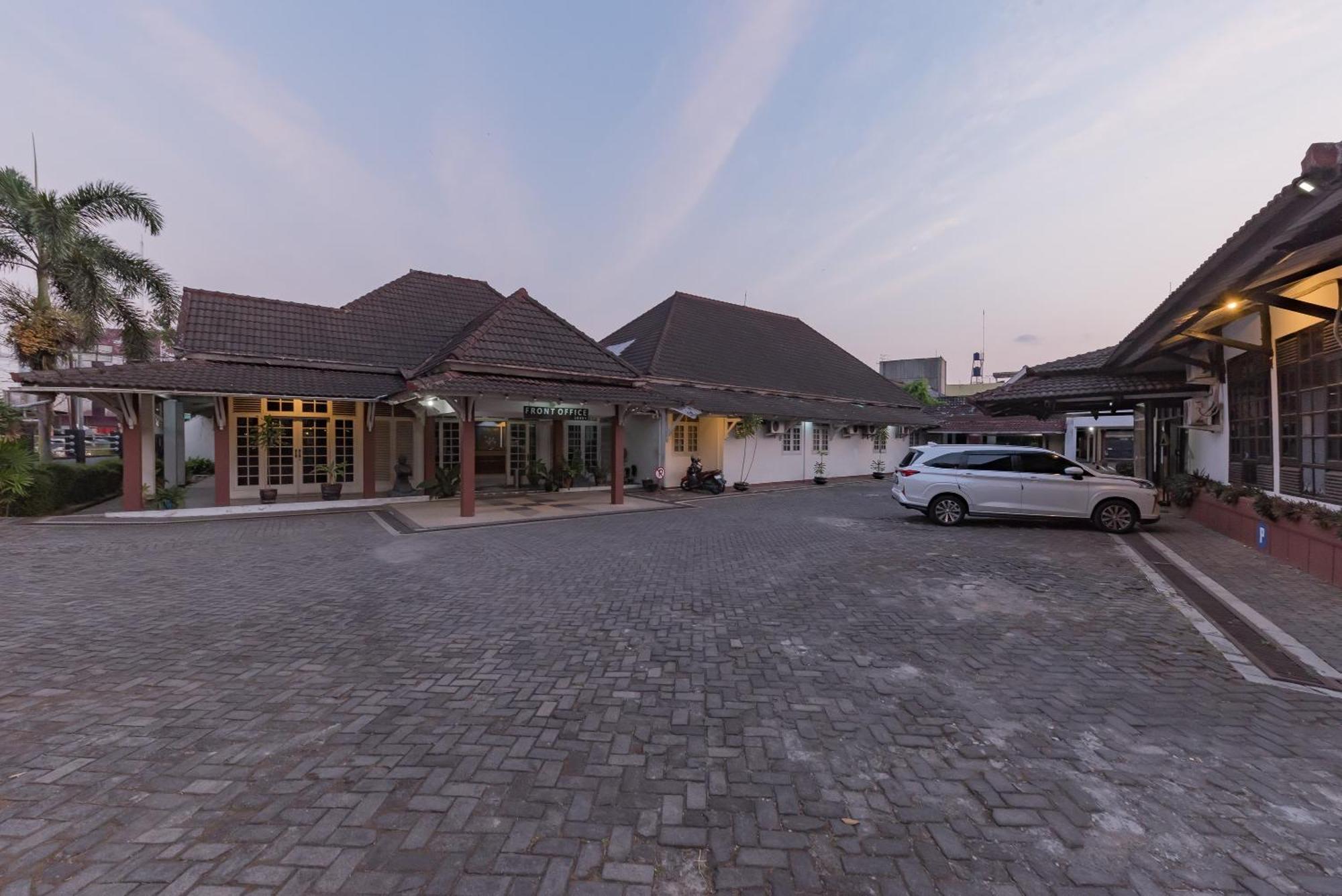 Urbanview Hotel Crown Tasikmalaya By Reddoorz Exteriér fotografie