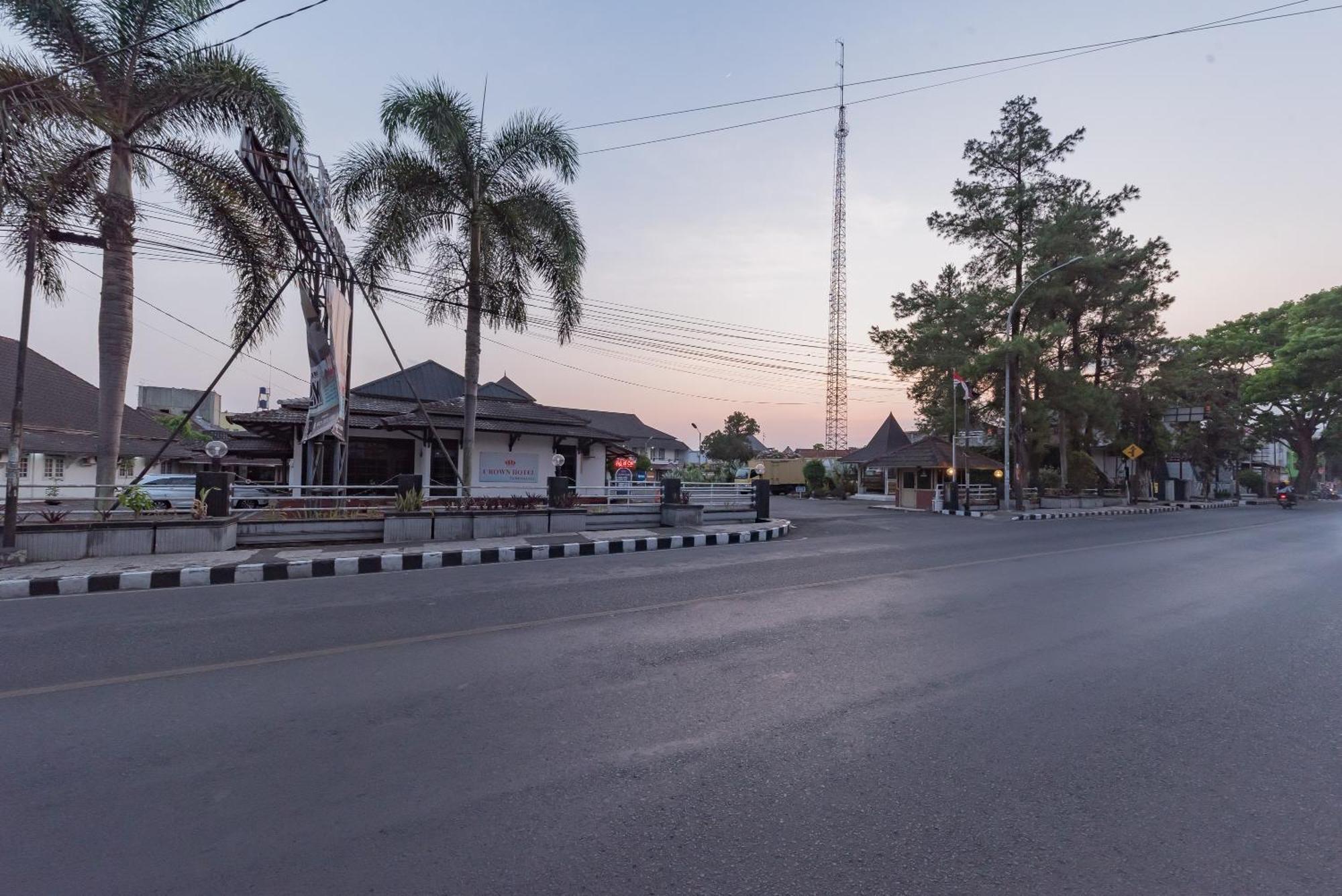 Urbanview Hotel Crown Tasikmalaya By Reddoorz Exteriér fotografie