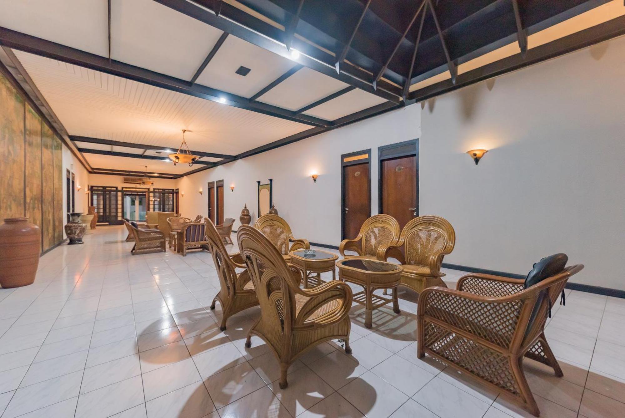 Urbanview Hotel Crown Tasikmalaya By Reddoorz Exteriér fotografie