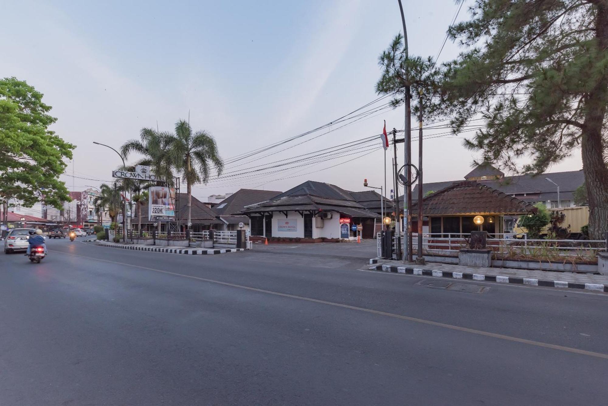 Urbanview Hotel Crown Tasikmalaya By Reddoorz Exteriér fotografie