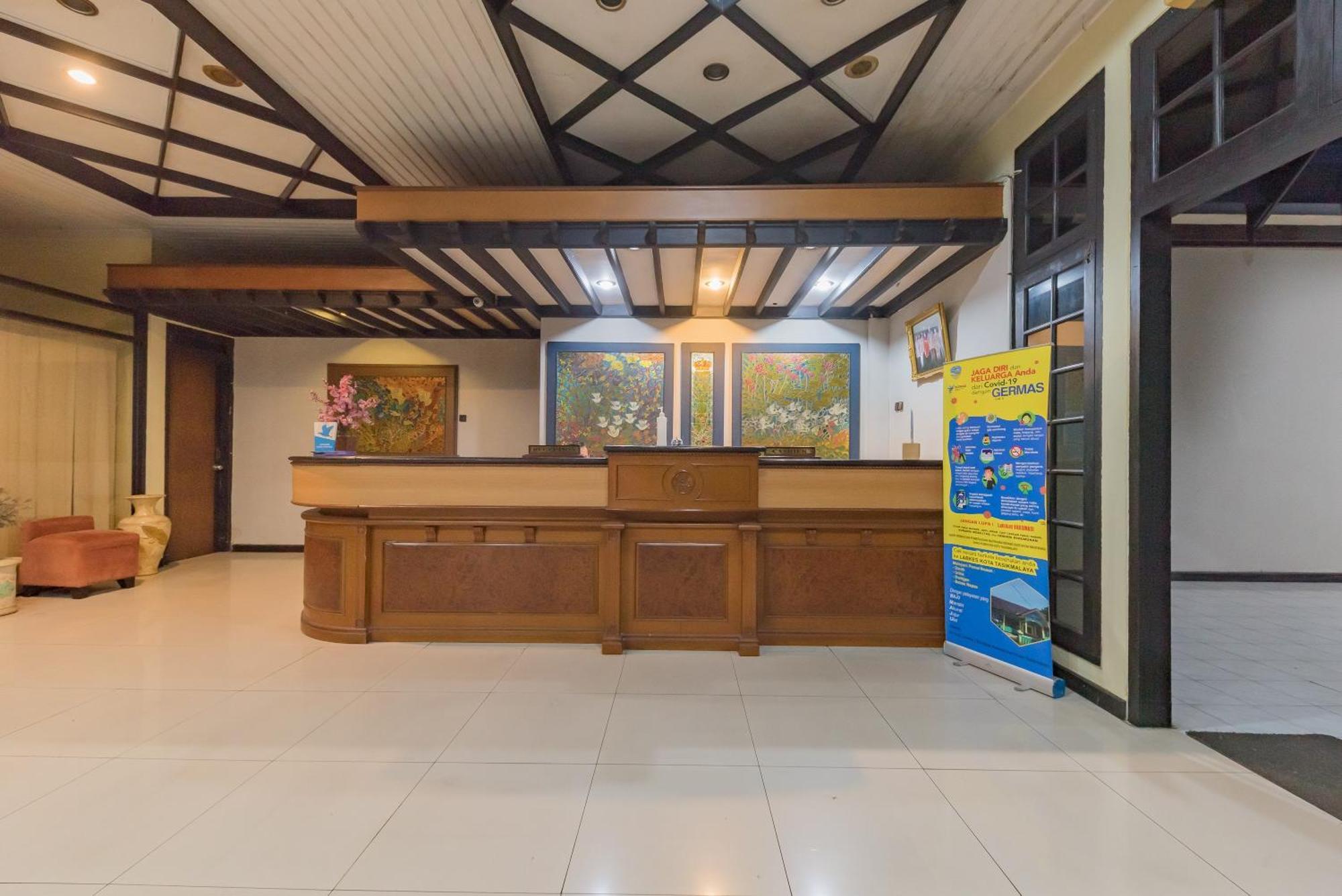 Urbanview Hotel Crown Tasikmalaya By Reddoorz Exteriér fotografie
