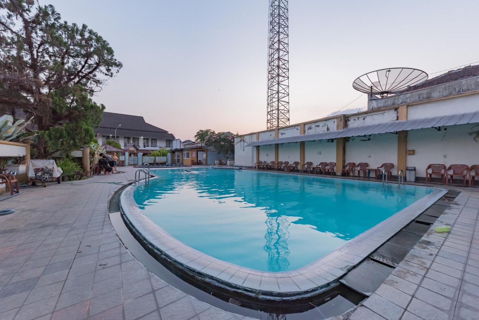 Urbanview Hotel Crown Tasikmalaya By Reddoorz Exteriér fotografie