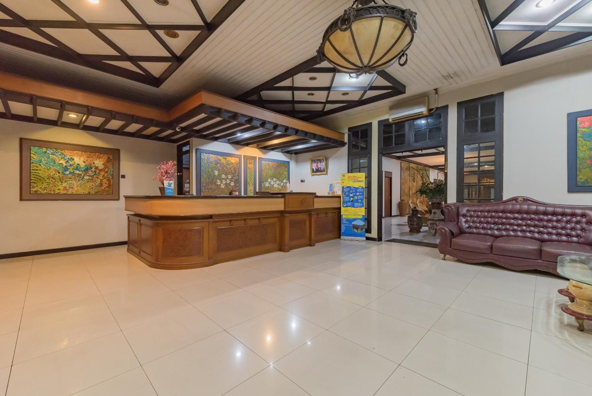 Urbanview Hotel Crown Tasikmalaya By Reddoorz Exteriér fotografie