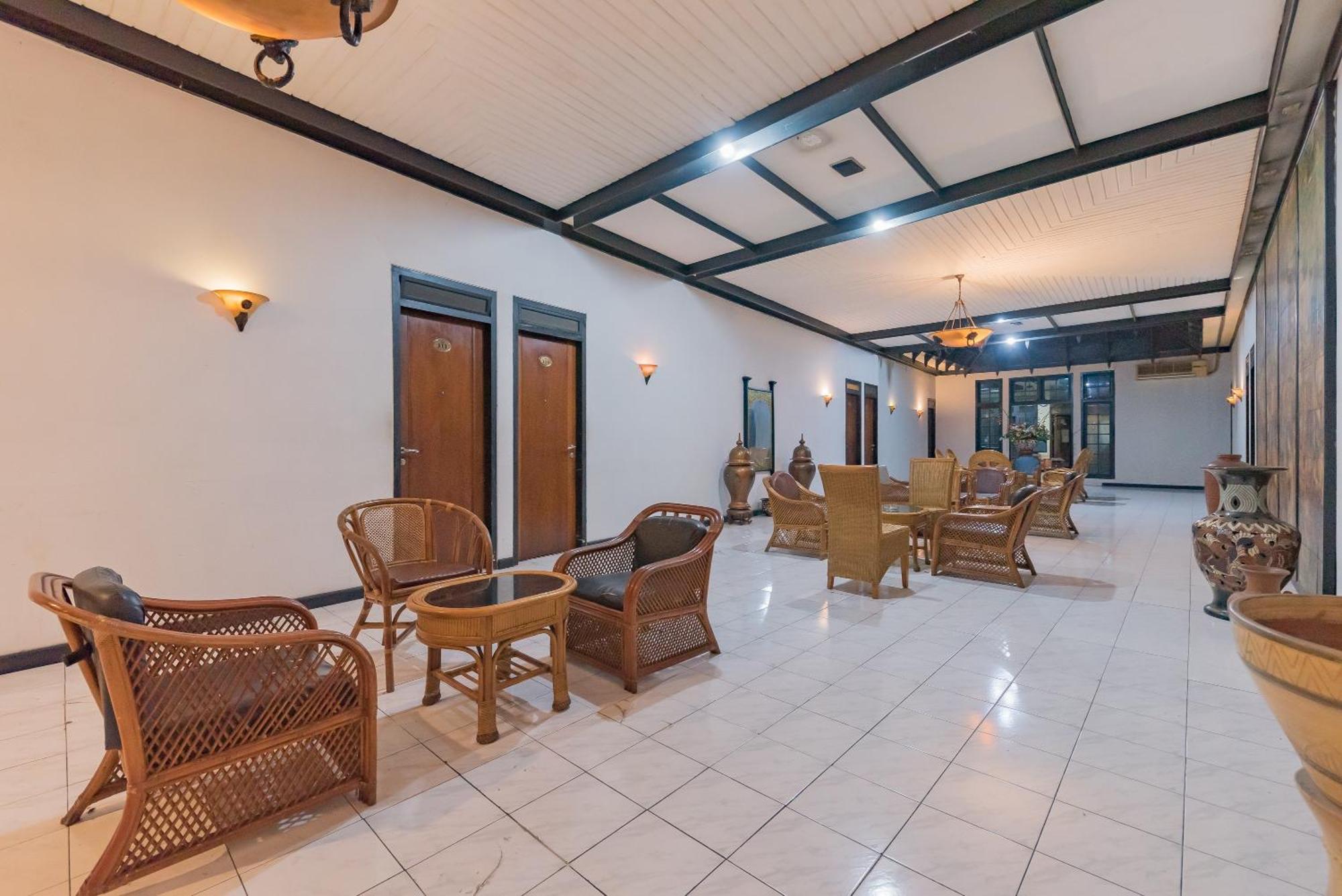 Urbanview Hotel Crown Tasikmalaya By Reddoorz Exteriér fotografie